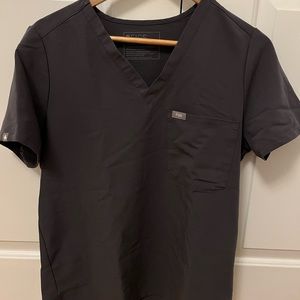 Figs 1-pocket scrub top